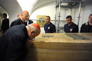 Stanislaw Dziwisz of Cracow kisses JPII coffin.jpg